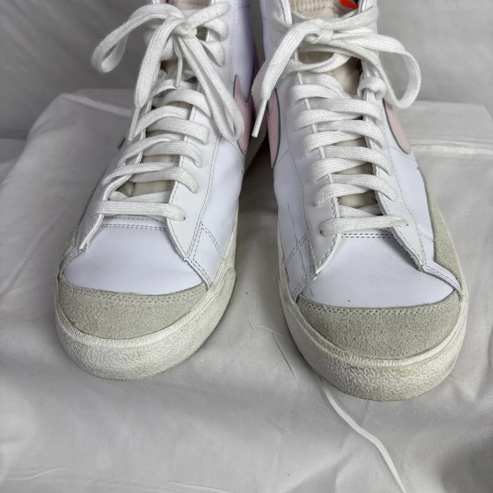 Nike product pair